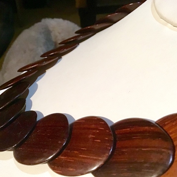 🌺Rare Vintage Wood Disc Necklace - Picture 6 of 7
